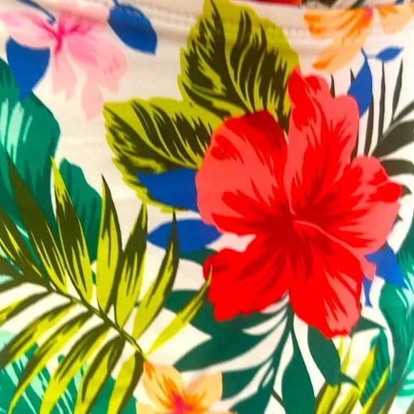 TIME AND TRU 🌺SWIM TOP Tropical Floral Halter Top - Picture 2 of 6